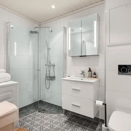 Bb I 300m To Bryggen & Train Station *