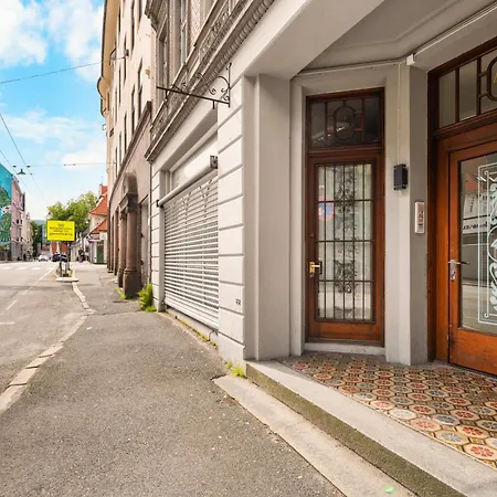 Bb I 300m To Bryggen & Train Station Appartement *