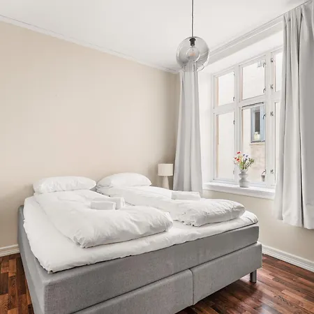 Bb I 300m To Bryggen & Train Station Bergen