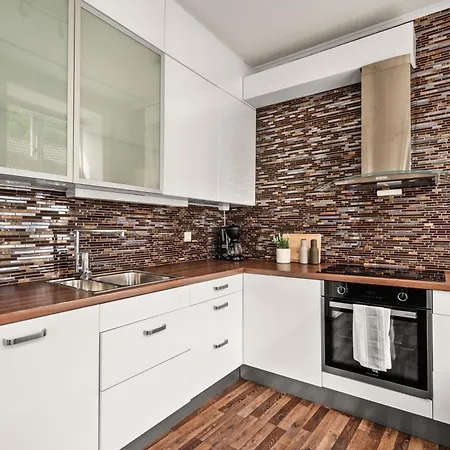 Bb I 300m To Bryggen & Train Station Bergen