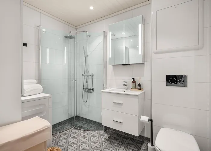 Bb I 300m To Bryggen & Train Station *