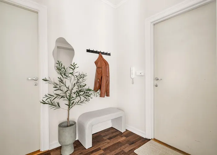 Bb I 300m To Bryggen & Train Station