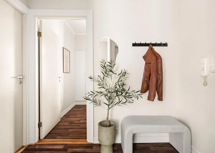 Bb I 300m To Bryggen & Train Station *