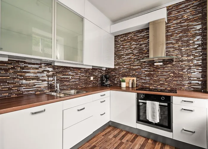 Bb I 300m To Bryggen & Train Station Bergen