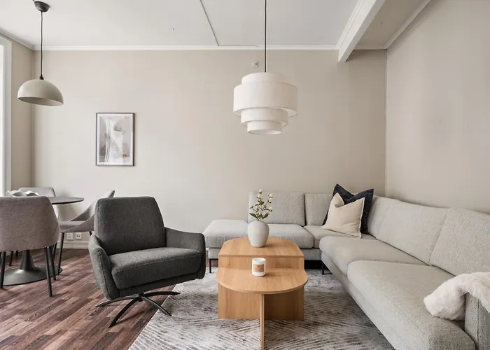 Bb I 300m To Bryggen & Train Station